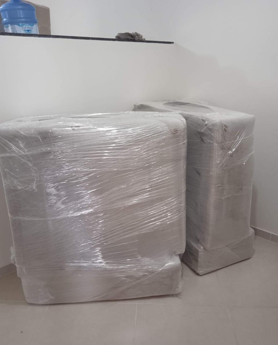 Móveis envelopados com cuidado