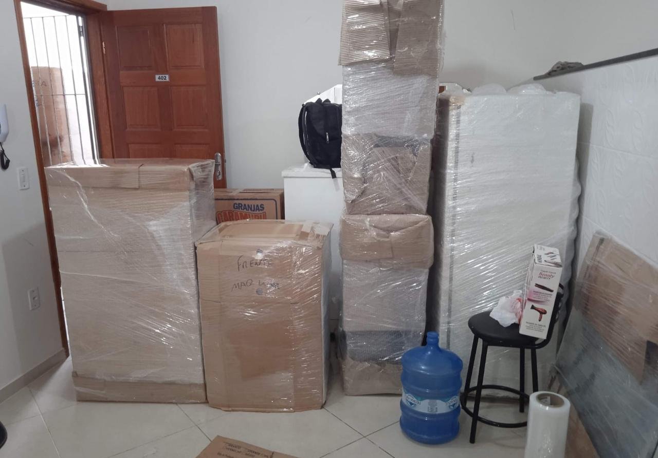 Móveis embalados com plástico bolha pela equipe VM Sudeste